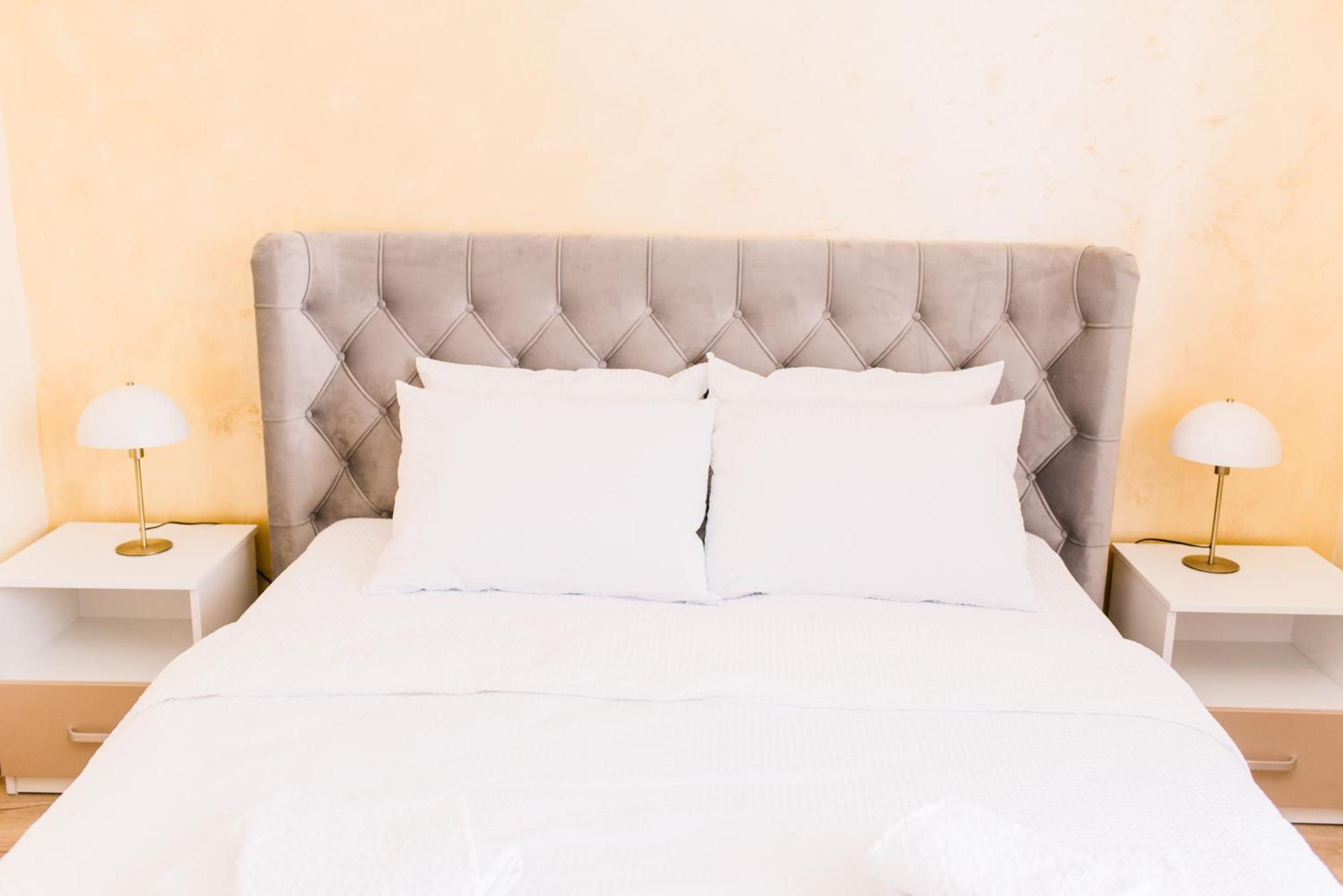 Central White Apartment Satu Mare Zewnętrze zdjęcie